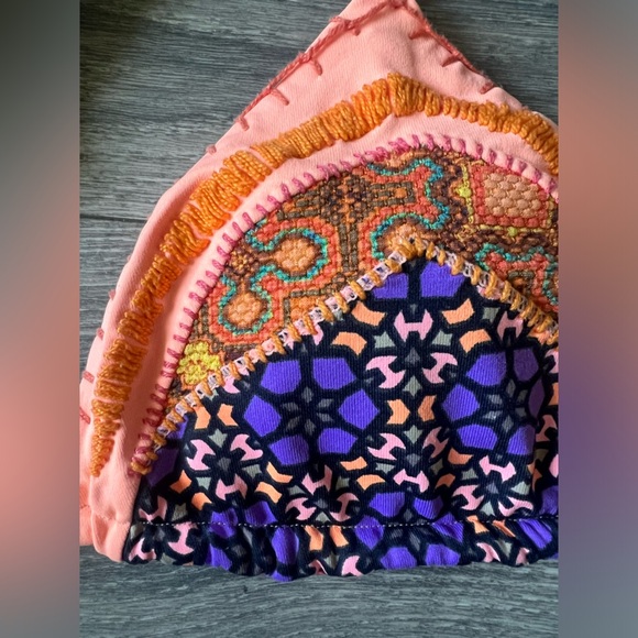 NWOT! Maaji reversible scrapbook stitches triangle bikini top. Size XL - Picture 8 of 12